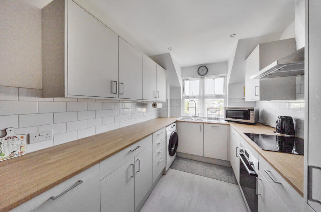 Apartment in Bracknell - View 3