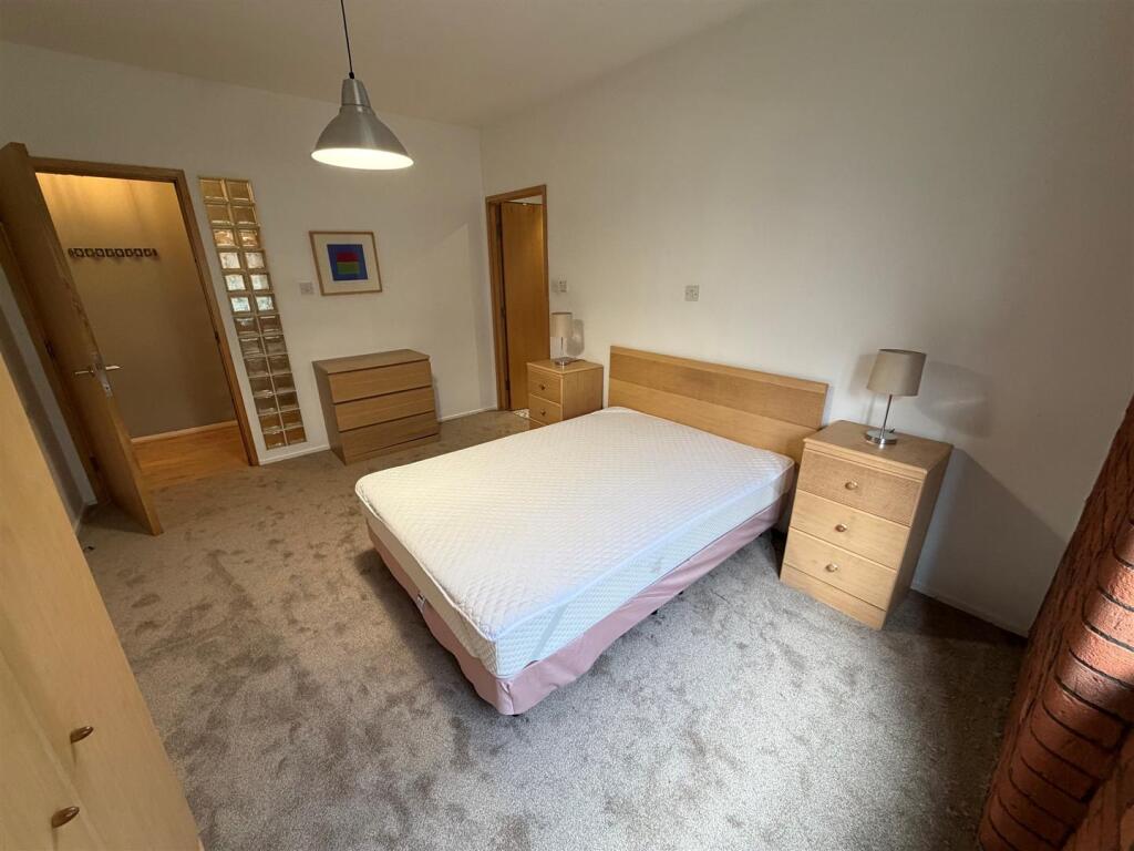 Apartment in Manchester - More