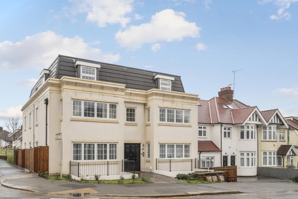 1-bed flat on Villiers Avenue, Surbiton, KT5, £350,000
