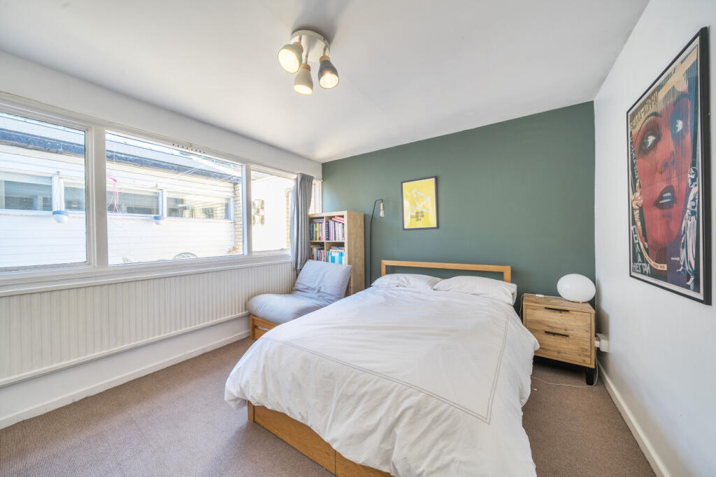 Neville Close, London, SE15 photo 4