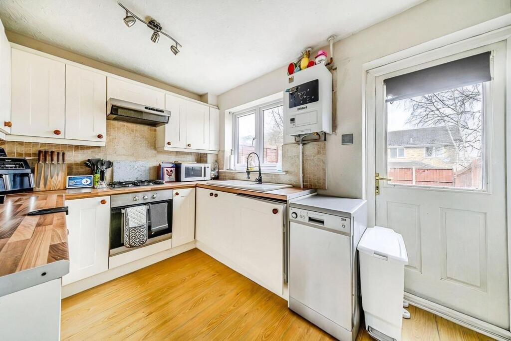 Whitestones, Basingstoke, RG22 photo 3