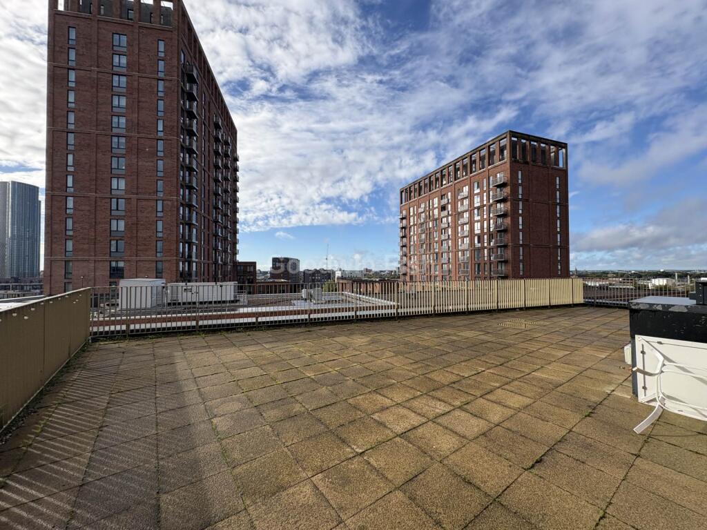 Apartment in Salford, Greater Manchester - View 4