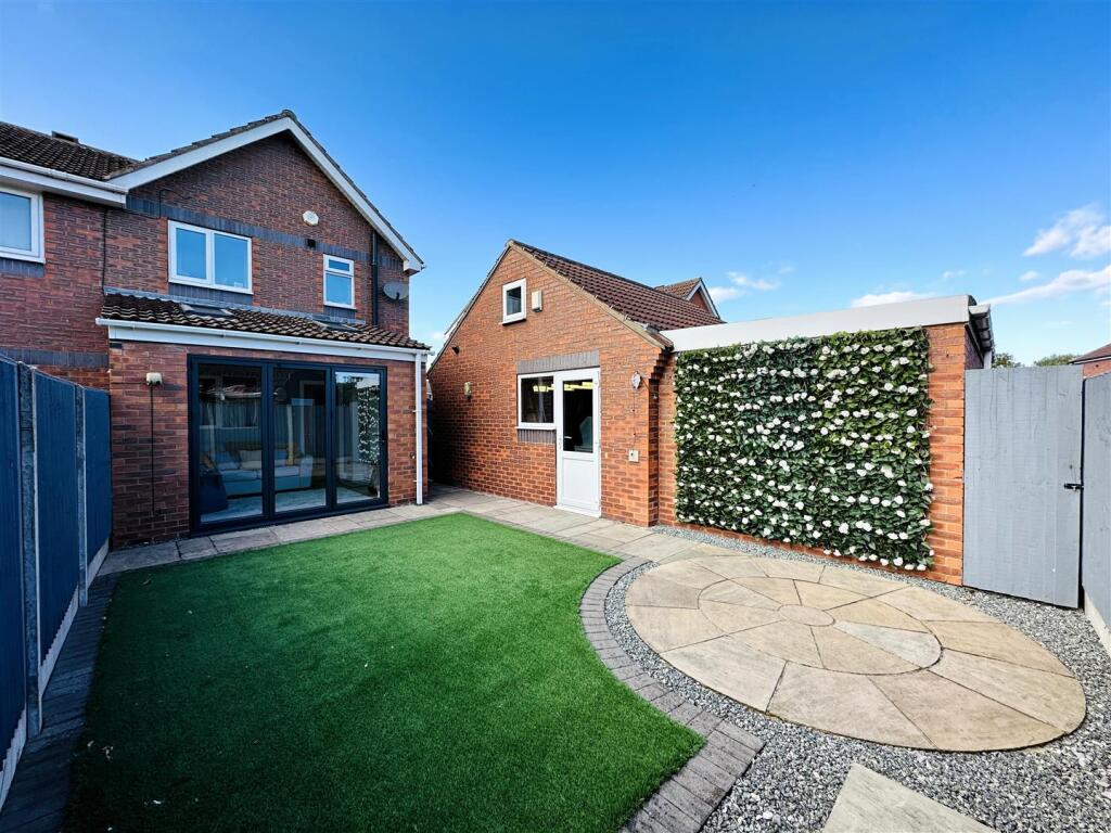 House in Barlby, Osgodby - View 4