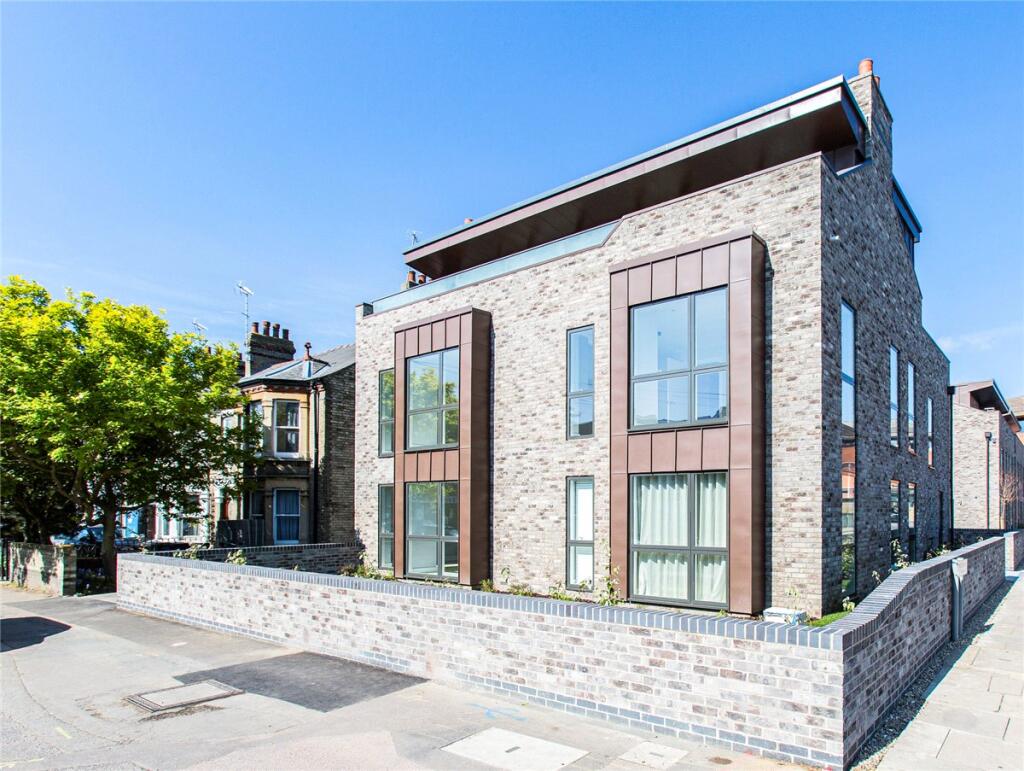 Main image of property: Westbrook Place, Cambridge, Cambridgeshire, CB4