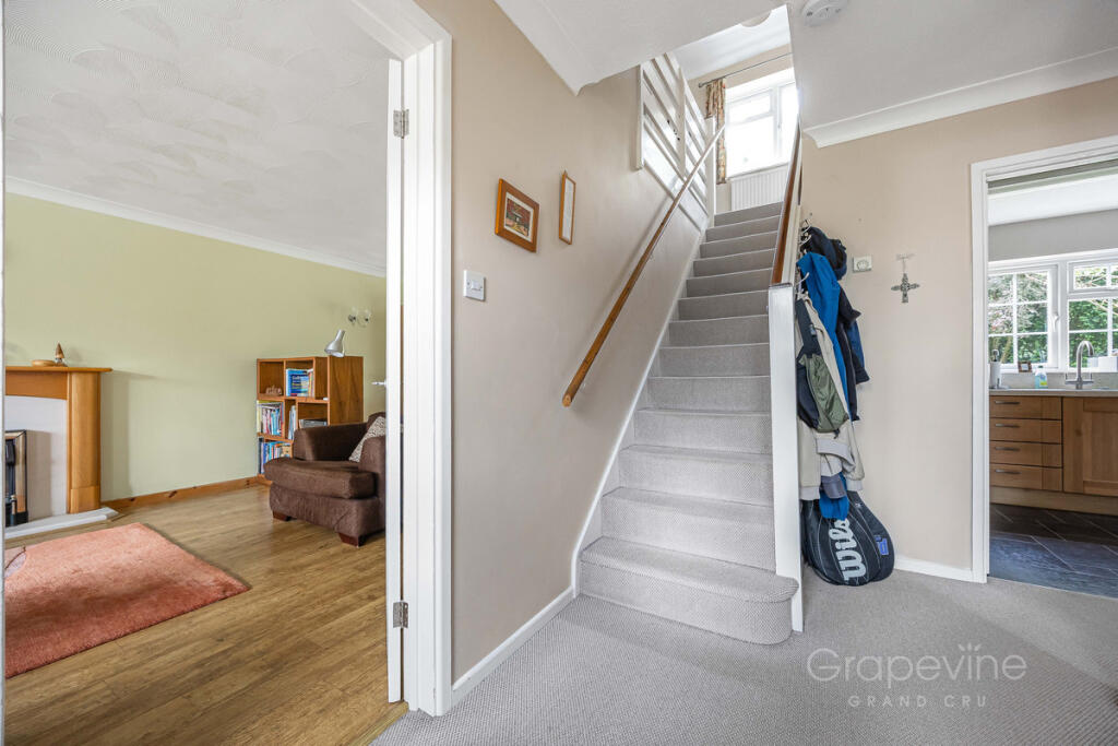 Heron Drive, Twyford, RG10 - View 3