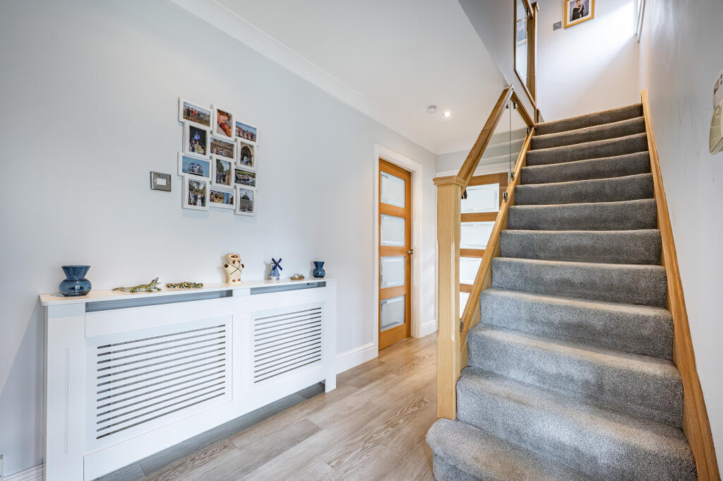 House in Bishopbriggs, Auchinairn - View 5