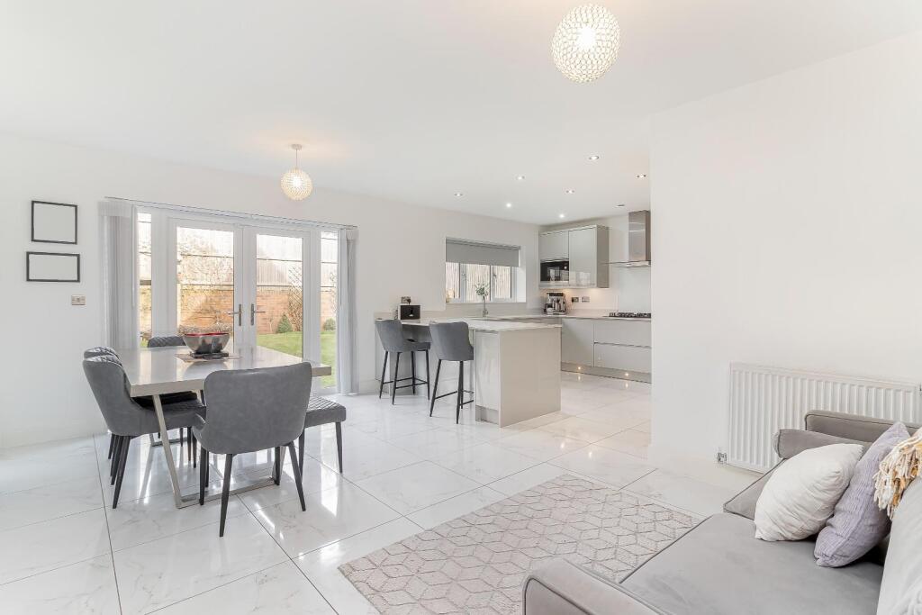 Willow Drive, Harrogate photo 2