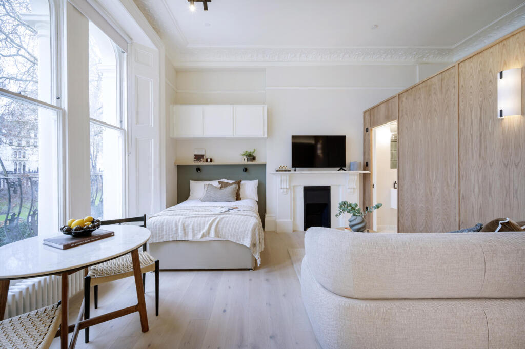 Main image of property: 32-33 Kensington Gardens Square