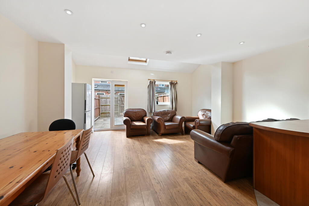 House in Warwick, Royal Leamington Spa - View 3