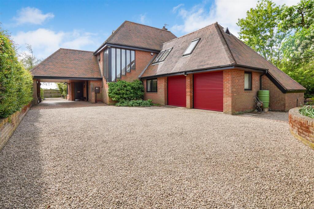 5-bed detached on Main Street, Carlton, £1,150,000