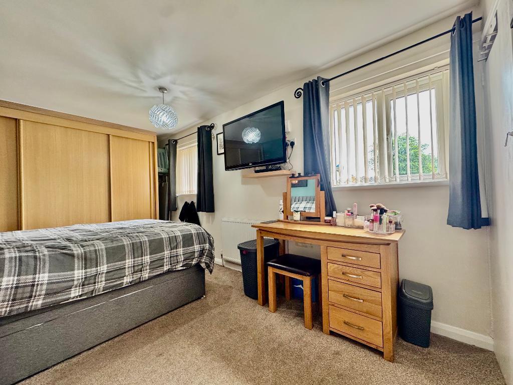 Hollybush Road, Vauxhall Park, Luton, Bedfordshire, LU2 9HQ - View 5
