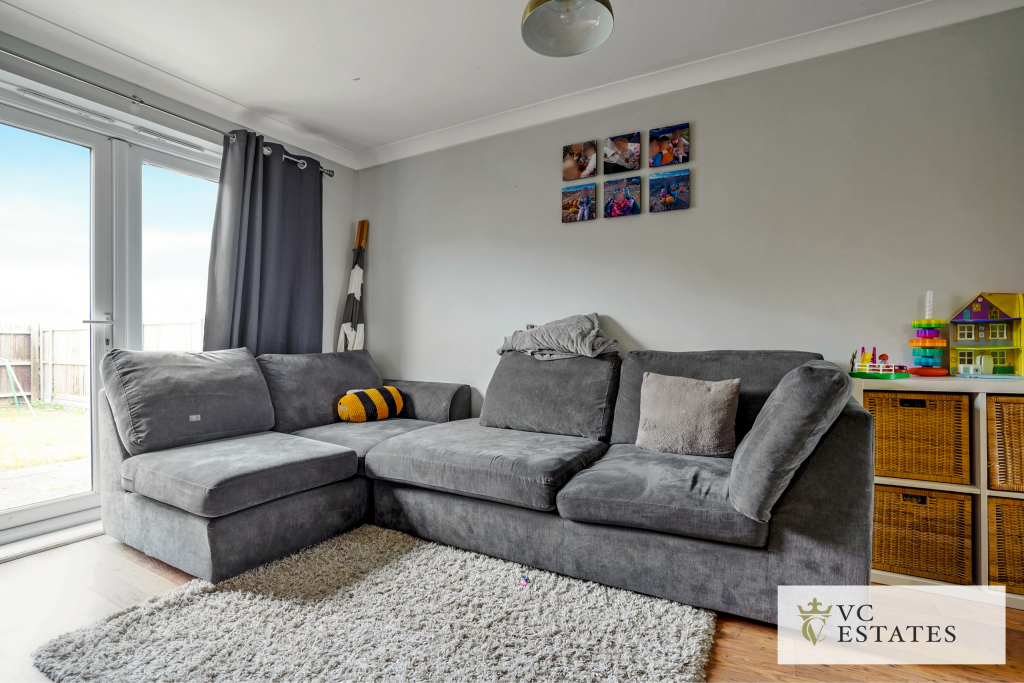 Larch Close, Hersden, Sturry photo 4