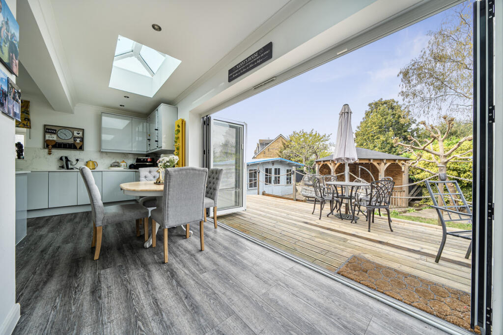 House in Gravesham, Kings Farm - More