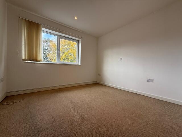 Apartment in Sheffield, Grenoside, Ecclesfield - View 4