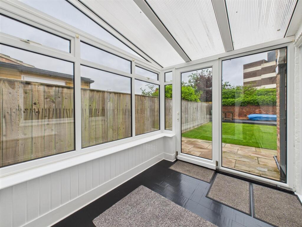 Trafalgar Crescent, Bridlington photo 4