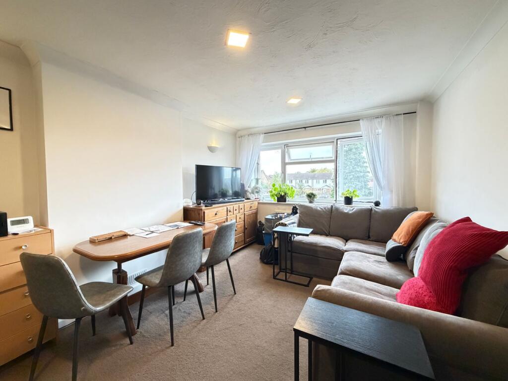 Apartment in Twickenham - View 3
