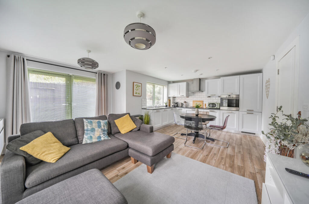 Apartment in Cardiff, Penylan - View 3