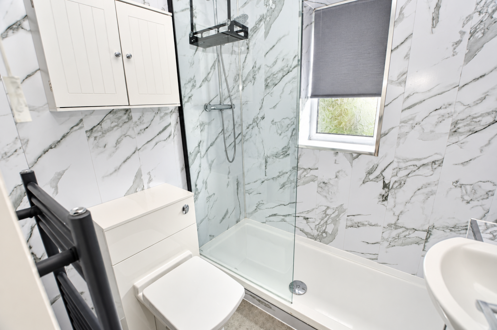 House in Warrington, Lowton - More
