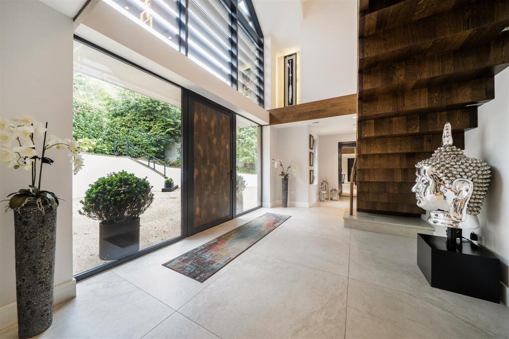 House in Sutton - View 5