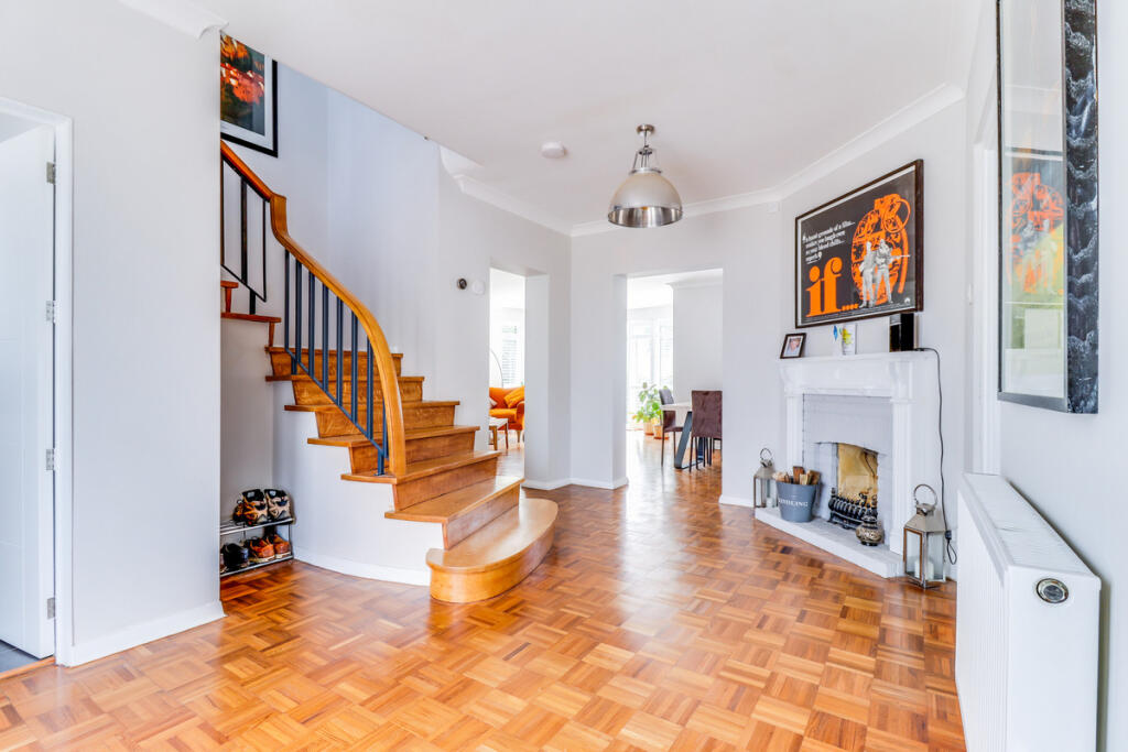 House in Castle Point, South Benfleet - View 5