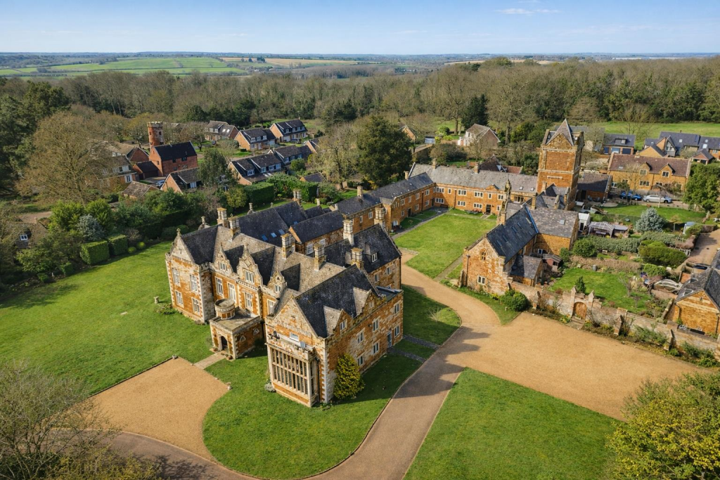 House in Finedon, North Northamptonshire - View 2
