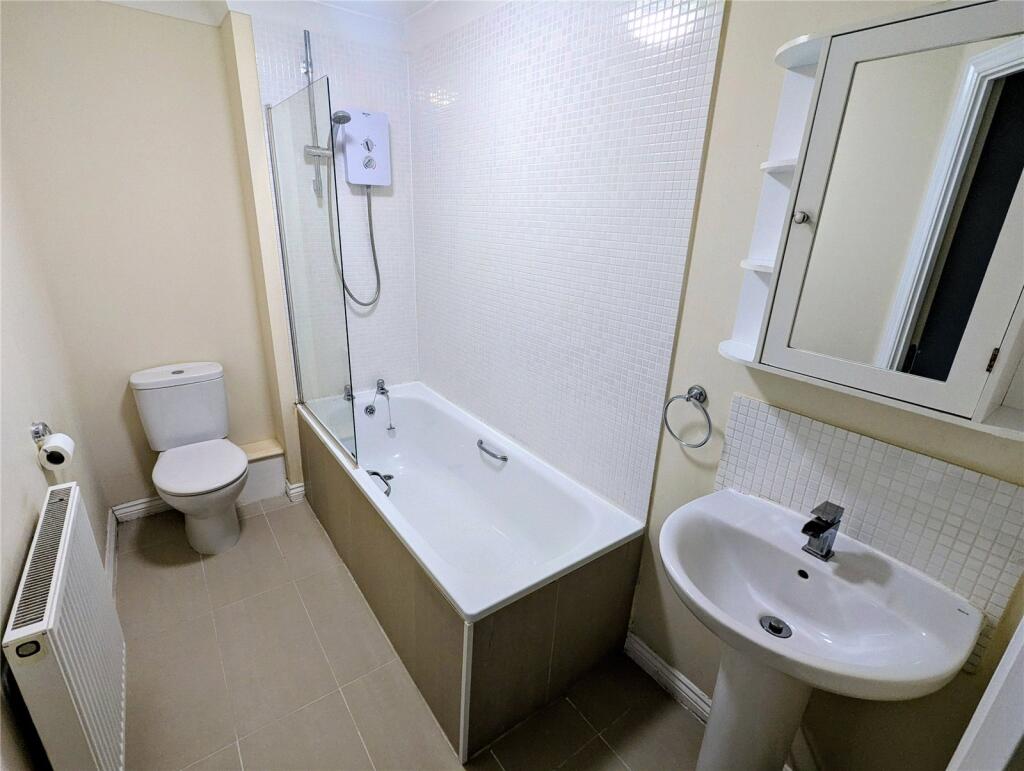 Apartment in East Suffolk, Grange Farm, Kesgrave - View 4