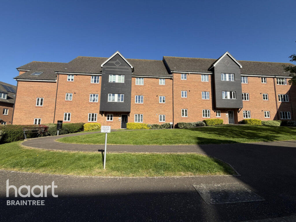 2-bed flat on Perryfields, Braintree, £170,000