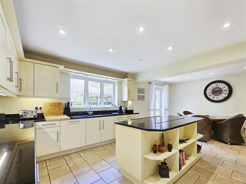 Hawthorn Close, Bleasby, Nottingham photo 4