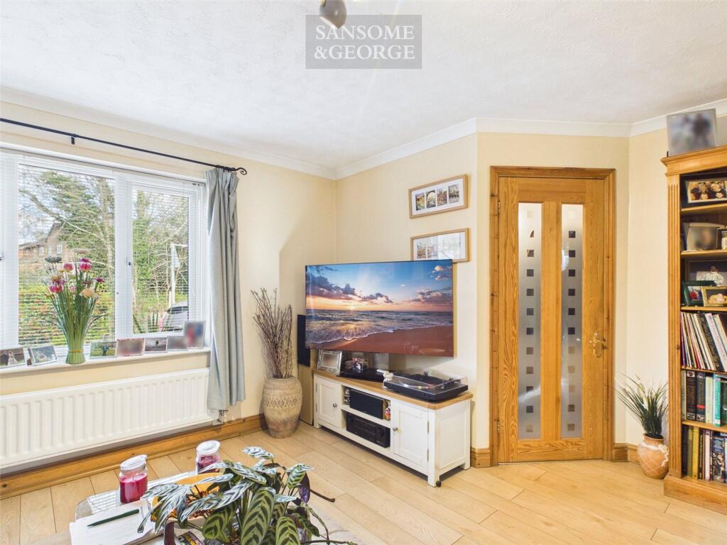 Hawksworth Road, Burghfield Common, RG7 photo 4