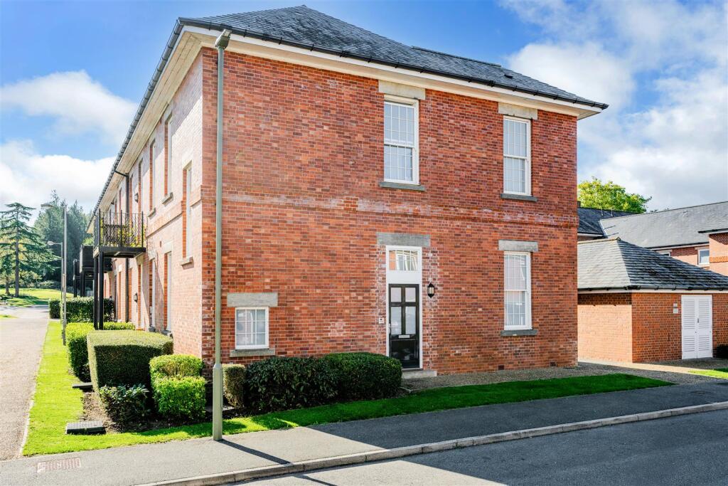 Apartment in Epsom and Ewell, Manor Park - View 4