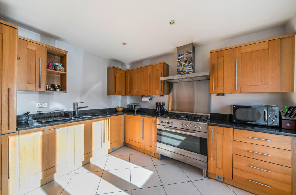 Palace Way, Woking, Surrey, GU22 photo 2