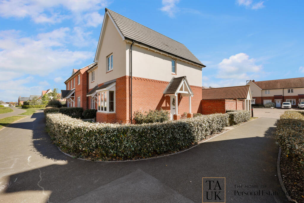 2 bedroom end of terrace house for sale in Marina Walk, Colchester, CO5