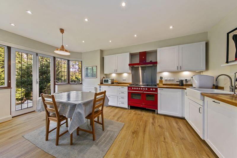 Hurst Road, East Molesey photo 4