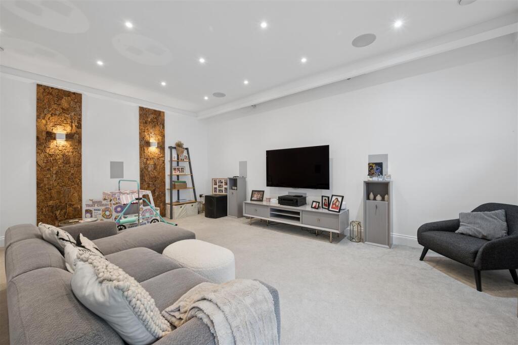 House in Trafford, Greater Manchester - View 4