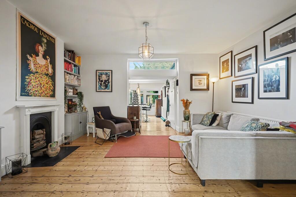 Apartment in London - More