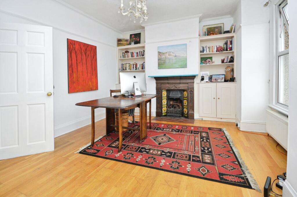 Apartment in London - More