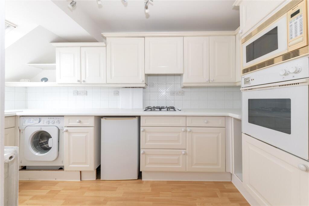 Apartment in Luton - View 5
