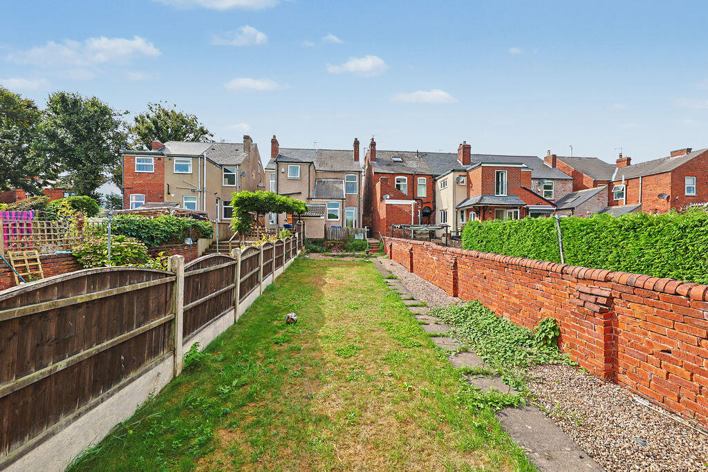 House in Chesterfield, Derbyshire - View 4