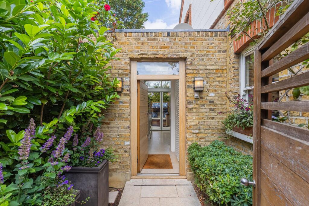 Apartment in Richmond, North Sheen - View 4