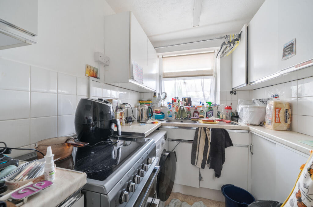 Apartment in Worthing, West Sussex - View 3