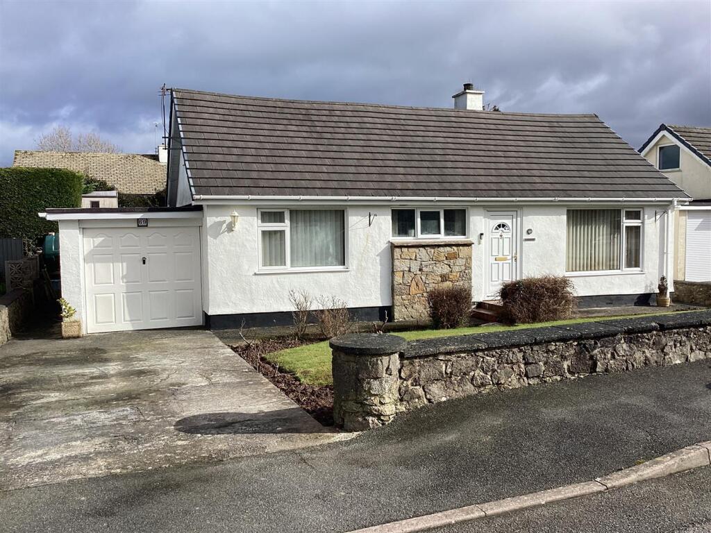 4-bed bungalow on Breeze Hill, Benllech, Tyn Y Gongl, £320,000