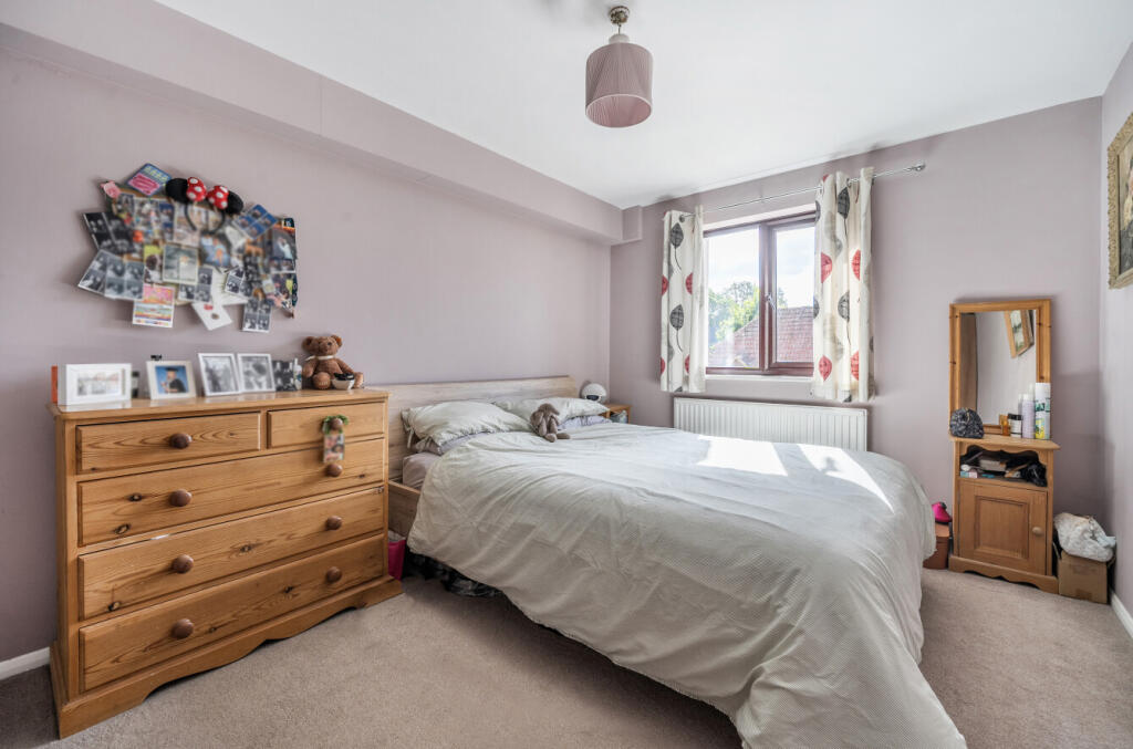 Apartment in Waverley, Haslemere - View 4