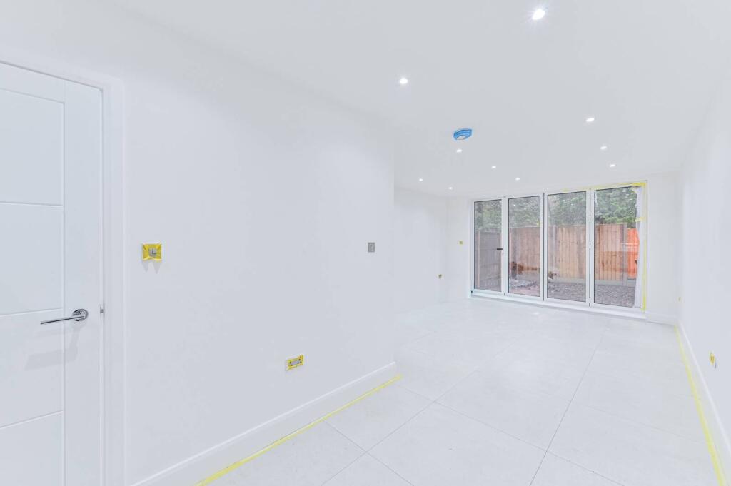 Main image of property: Kingswood Way, Sanderstead, South Croydon, CR2