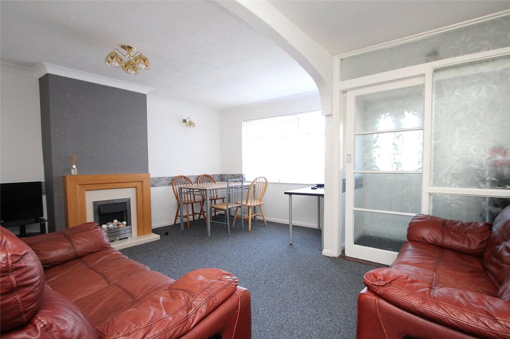 Bishopsfield Road, Fareham, Hampshire, PO14 - View 2