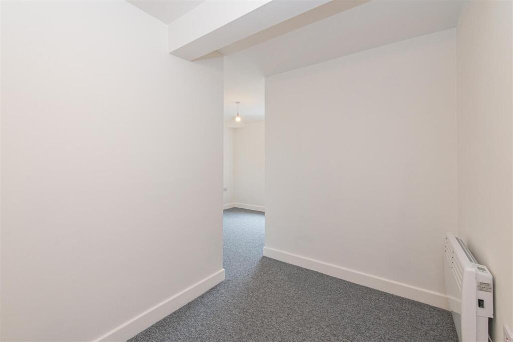 House in Kettering, Avondale - View 3