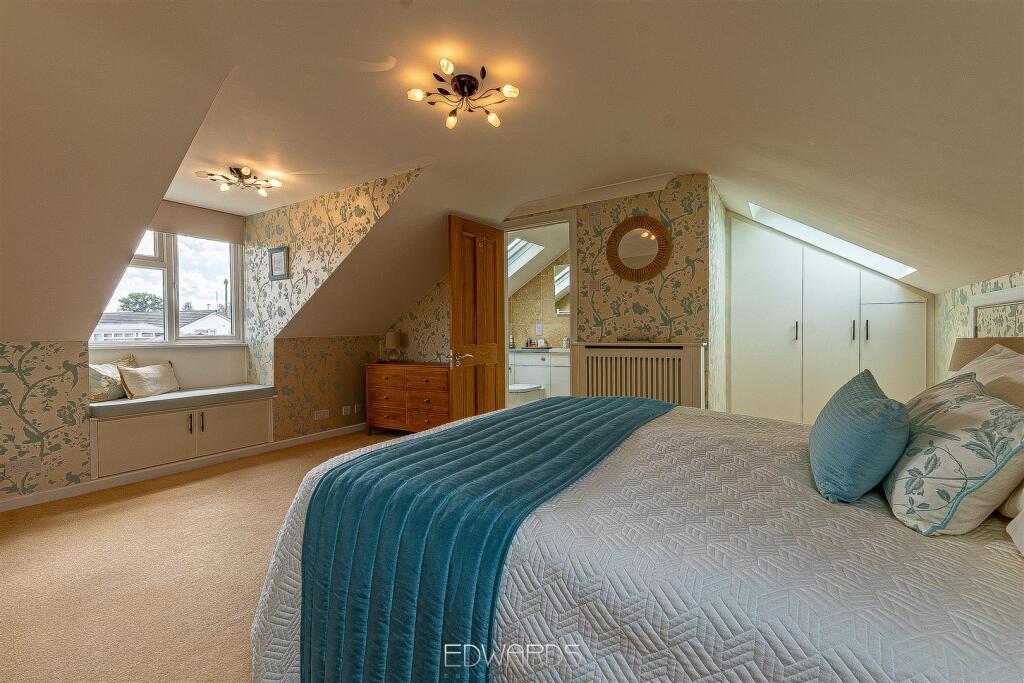 Wincombe Close, Ferndown photo 4