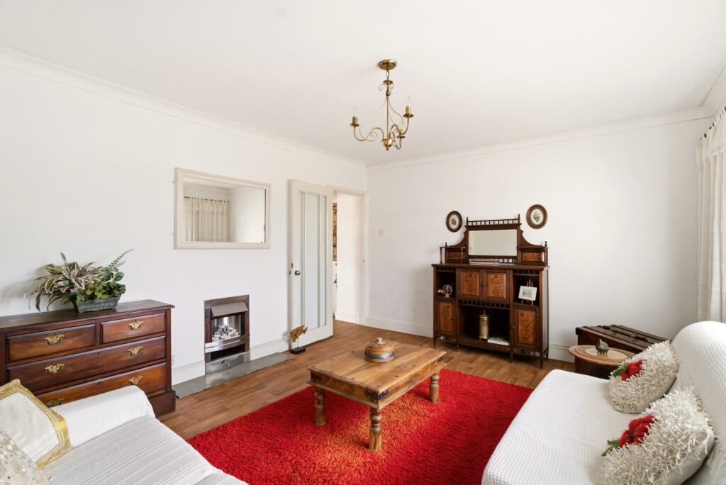 House in Caddington, Aley Green - View 4
