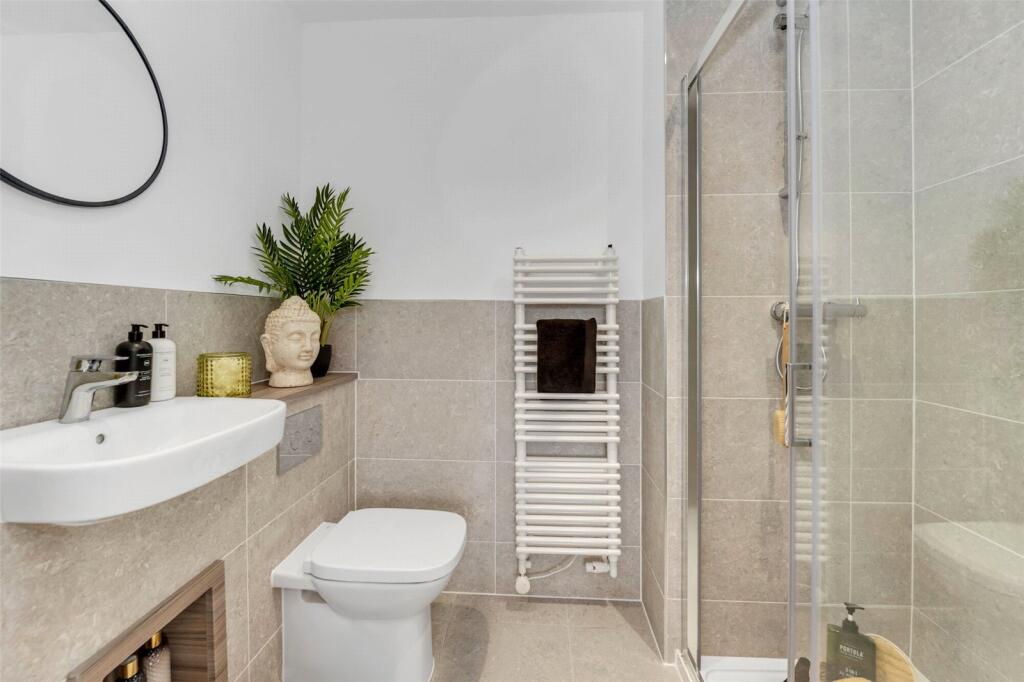 House in Broadland, Brundall - More