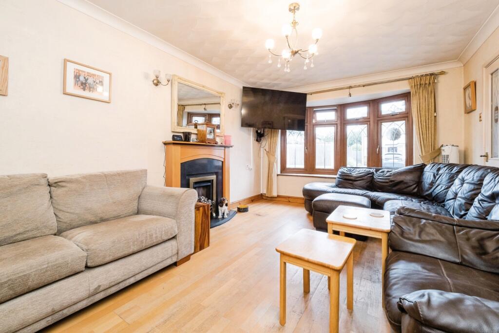 Rochford Close, Hornchurch, RM12 photo 3