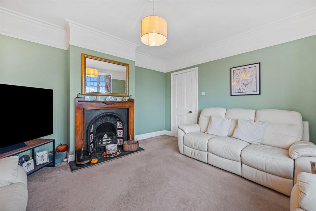 Wellingborough Road, Rushden photo 4
